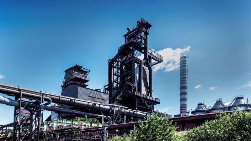 Hochofen für die Stahlproduktion in Duisburg
